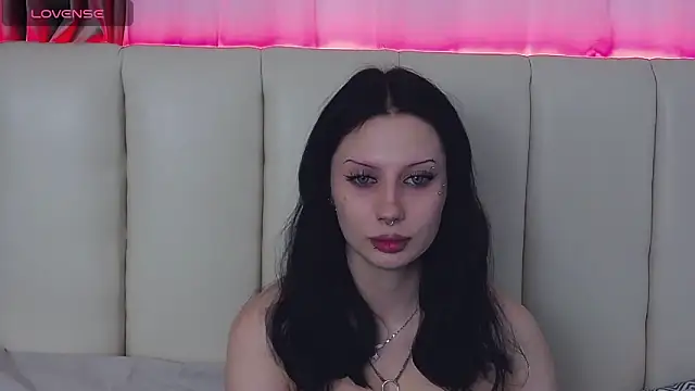 MaeAnna online show from 12.14.25