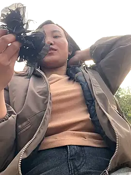 Snapshot of Pii_x chatting on 12.03.25 Pii x online show from 12.03.25