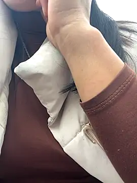 Snapshot of Pii_x chatting on 12.05.25 Pii x online show from 12.05.25