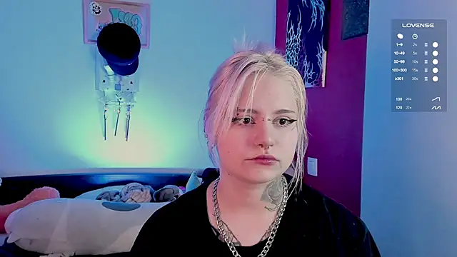 Snapshot of bixxxiz chatting on 10.17.25 bixxxiz online show from 10.17.25