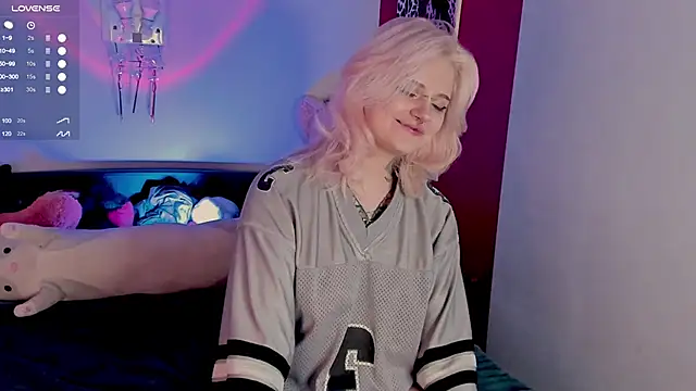 Snapshot of bixxxiz chatting on 10.19.25 bixxxiz online show from 10.19.25