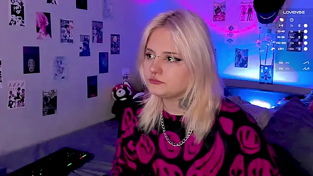 Snapshot of bixxxiz chatting on 10.24.25 bixxxiz online show from 10.24.25