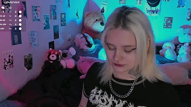 Snapshot of bixxxiz chatting on 11.18.25 bixxxiz online show from 11.18.25