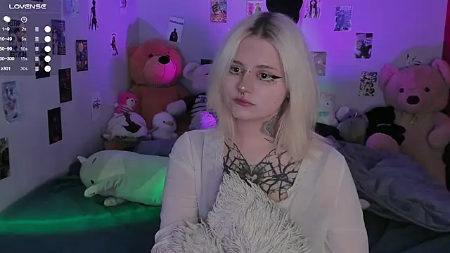 Snapshot of bixxxiz chatting on 11.19.25 bixxxiz online show from 11.19.25