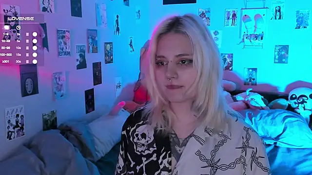 Snapshot of bixxxiz chatting on 11.23.25 bixxxiz online show from 11.23.25