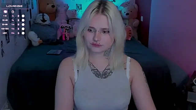 Snapshot of bixxxiz chatting on 11.27.25 bixxxiz online show from 11.27.25