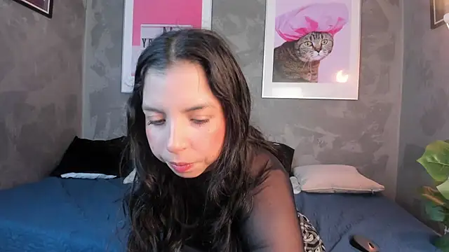 Snapshot of MiaNyxara_dh chatting on 10.29.25 MiaNyxara dh online show from 10.29.25