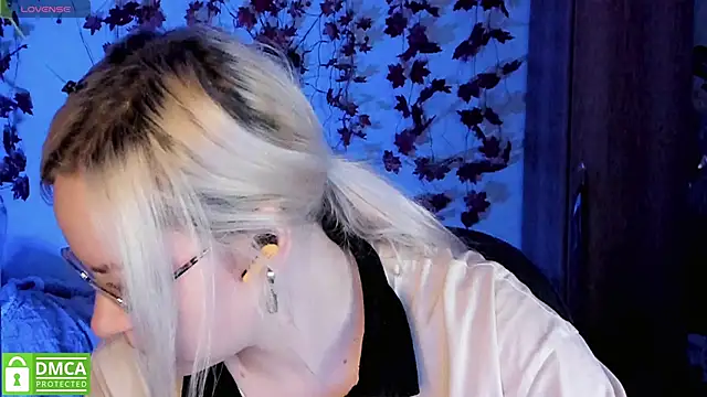 HoneyDazzle online show from 11.21.25