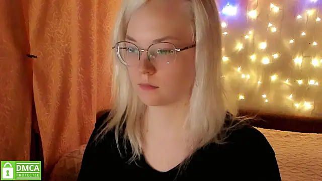 HoneyDazzle online show from 11.28.25