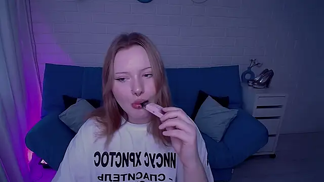 AuroraMour online show from 10.10.25