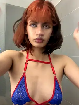 Snapshot of sukulaurens chatting on 10.25.25 sukulaurens online show from 10.25.25