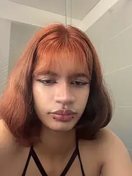 Snapshot of sukulaurens chatting on 10.27.25 sukulaurens online show from 10.27.25