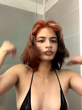 Snapshot of sukulaurens chatting on 10.30.25 sukulaurens online show from 10.30.25