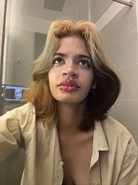 Snapshot of sukulaurens chatting on 11.12.25 sukulaurens online show from 11.12.25