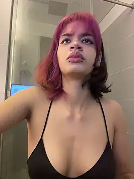 Snapshot of sukulaurens chatting on 11.25.25 sukulaurens online show from 11.25.25