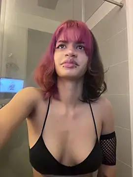 Snapshot of sukulaurens chatting on 11.26.25 sukulaurens online show from 11.26.25