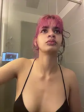 Snapshot of sukulaurens chatting on 11.29.25 sukulaurens online show from 11.29.25