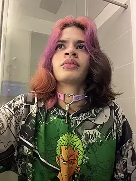 Snapshot of sukulaurens chatting on 11.30.25 sukulaurens online show from 11.30.25