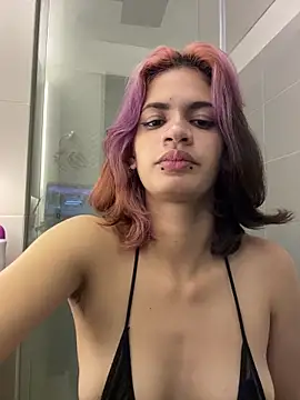 Snapshot of sukulaurens chatting on 12.04.25 sukulaurens online show from 12.04.25