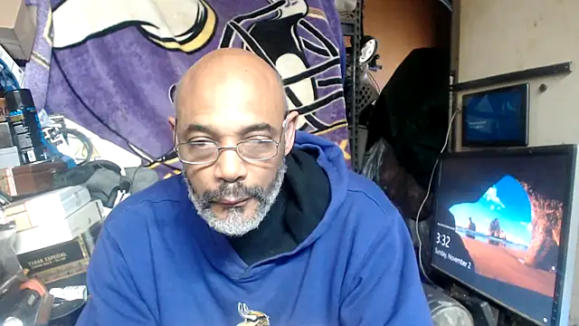 A CIGAR MAN online show from 11.02.25