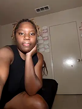 Snapshot of only_liyah chatting on 10.06.25 only liyah online show from 10.06.25