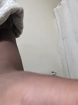 Snapshot of only_liyah chatting on 10.29.25 only liyah online show from 10.29.25