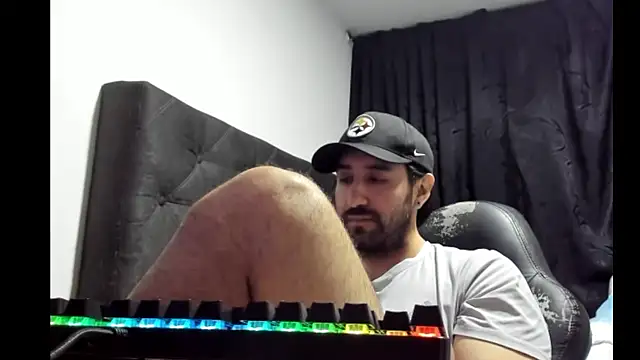 Snapshot of coolfriki chatting on 12.21.25 coolfriki online show from 12.21.25