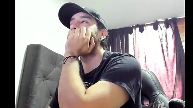 Snapshot of coolfriki chatting on 12.21.25 coolfriki online show from 12.21.25