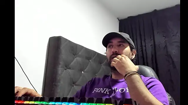 Snapshot of coolfriki chatting on 12.23.25 coolfriki online show from 12.23.25