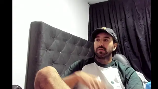 Snapshot of coolfriki chatting on 01.18.26 coolfriki online show from 01.18.26