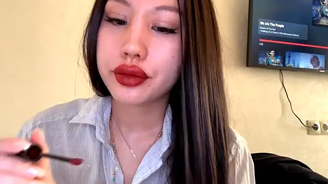 Snapshot of DelphineLanzeta chatting on 10.14.25 DelphineLanzeta online show from 10.14.25