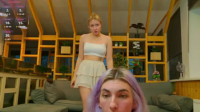 Snapshot of Mol_l_y chatting on 10.22.25 Mol l y online show from 10.22.25