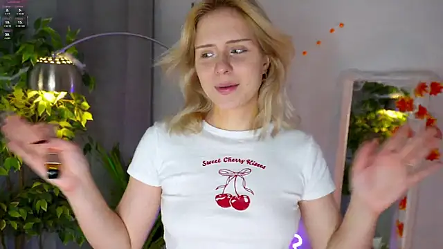 Snapshot of Mol_l_y chatting on 11.03.25 Mol l y online show from 11.03.25