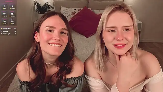 Snapshot of Mol_l_y chatting on 11.15.25 Mol l y online show from 11.15.25