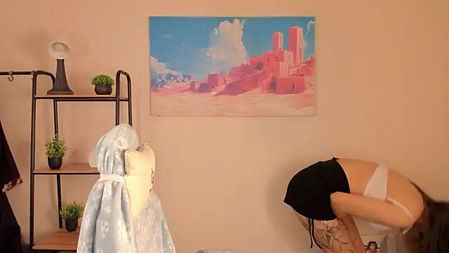 Nuura Moore online show from 10.22.25