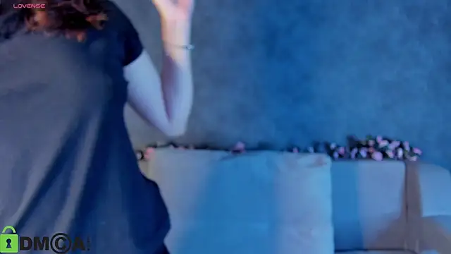 Nuura Moore online show from 11.11.25