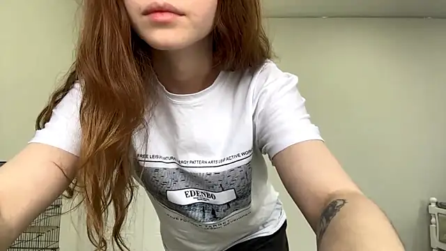 Snapshot of EhtelBiondi chatting on 10.24.25 EhtelBiondi online show from 10.24.25