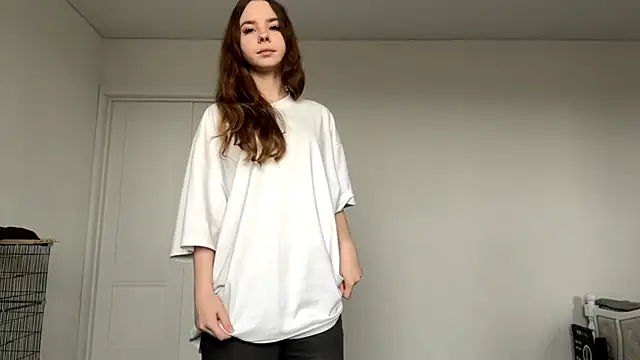 Snapshot of EhtelBiondi chatting on 10.31.25 EhtelBiondi online show from 10.31.25