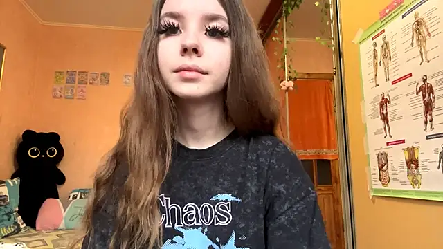 Snapshot of EhtelBiondi chatting on 11.10.25 EhtelBiondi online show from 11.10.25