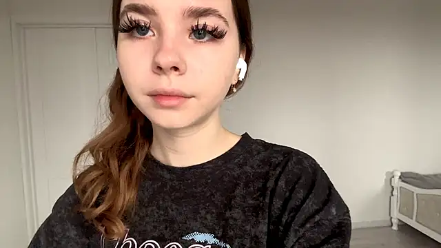 Snapshot of EhtelBiondi chatting on 12.01.25 EhtelBiondi online show from 12.01.25