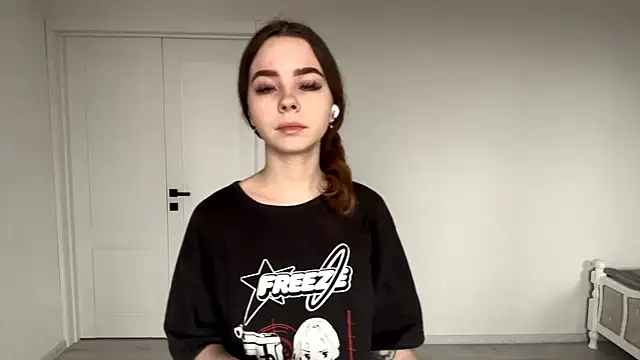 Snapshot of EhtelBiondi chatting on 12.04.25 EhtelBiondi online show from 12.04.25