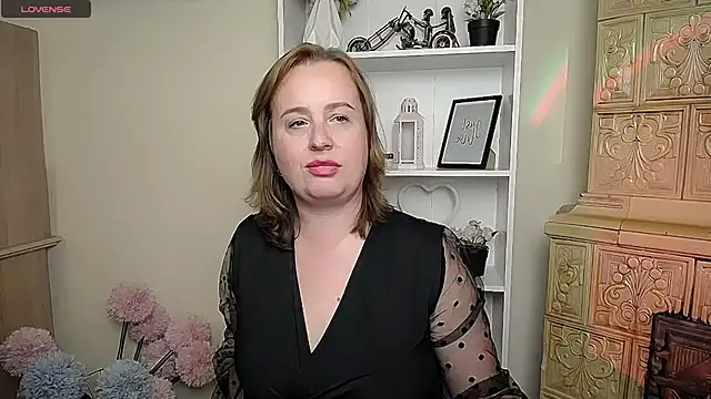 Snapshot of HelenFl chatting on 10.07.25 HelenFl online show from 10.07.25