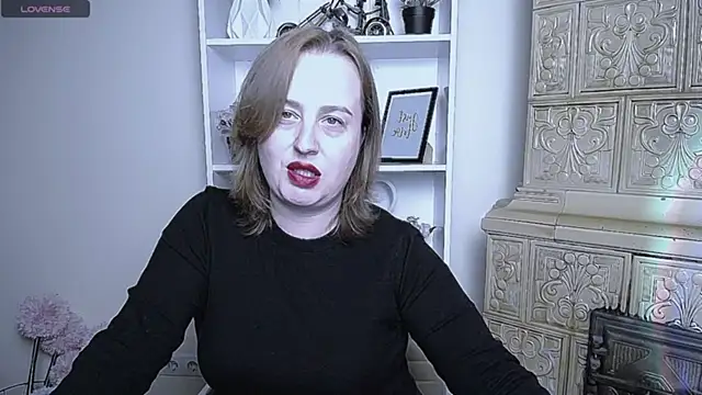 Snapshot of HelenFl chatting on 10.22.25 HelenFl online show from 10.22.25