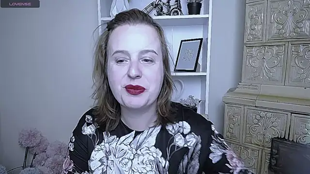 Snapshot of HelenFl chatting on 10.23.25 HelenFl online show from 10.23.25