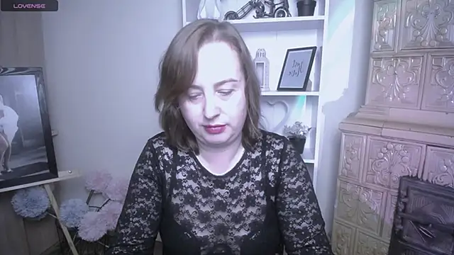 Snapshot of HelenFl chatting on 11.04.25 HelenFl online show from 11.04.25