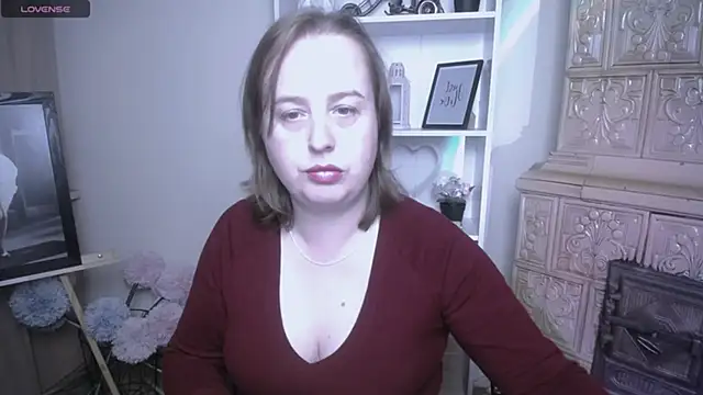 Snapshot of HelenFl chatting on 11.10.25 HelenFl online show from 11.10.25