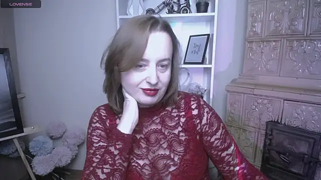 Snapshot of HelenFl chatting on 11.18.25 HelenFl online show from 11.18.25