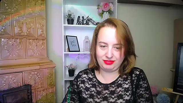 Snapshot of HelenFl chatting on 11.21.25 HelenFl online show from 11.21.25