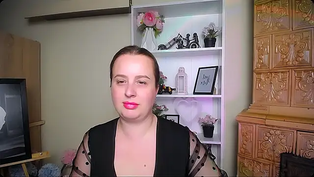 Snapshot of HelenFl chatting on 11.24.25 HelenFl online show from 11.24.25