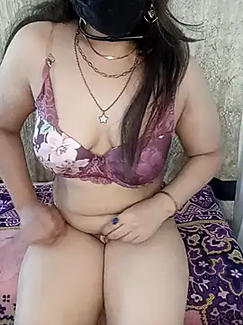 Snapshot of Engy- chatting on 11.10.25 Engy- online show from 11.10.25